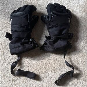 Kids Black Winter Skiing Gloves with Straps